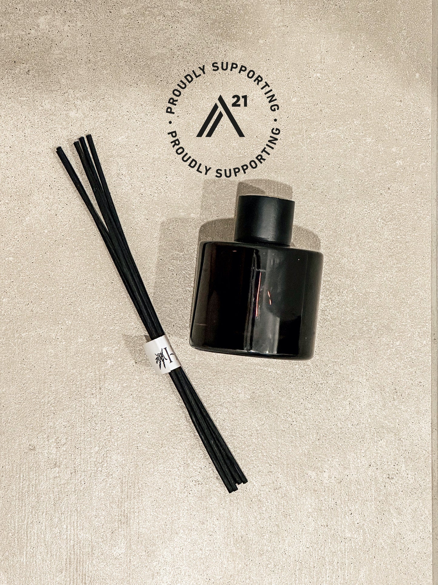 Gratia - Flameless Aroma plant-based reed diffuser